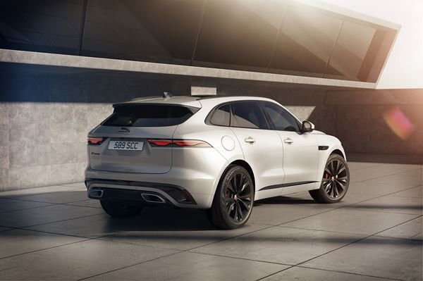 Le SUV sportif Jaguar F-Pace s'offre une présence visuelle plus affirmée