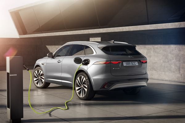 Le SUV sportif Jaguar F-Pace s'offre une présence visuelle plus affirmée