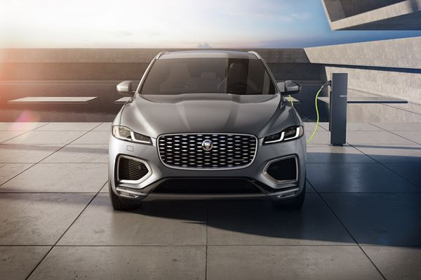 Le SUV sportif Jaguar F-Pace s'offre une présence visuelle plus affirmée