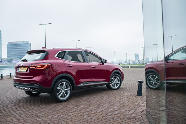 Le SUV hybride rechargeable MG EHS affiche une autonomie électrique de 52 km