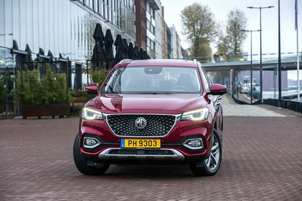 Le SUV hybride rechargeable MG EHS affiche une autonomie électrique de 52 km