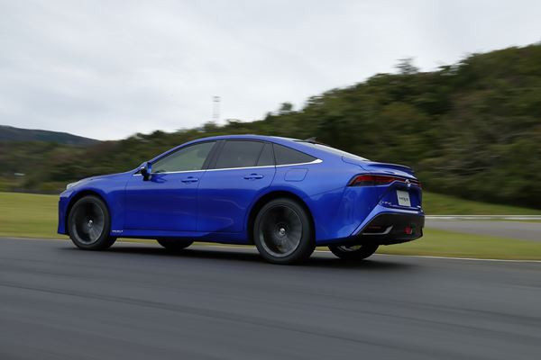La Toyota Mirai à pile à combustible de seconde génération arrive en France