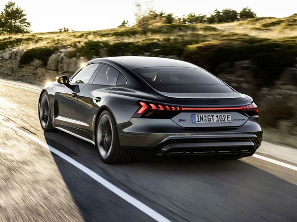 Le coupé quatre portes Audi RS e-tron GT réalise le zéro à 100 km/h en 3,3 secondes