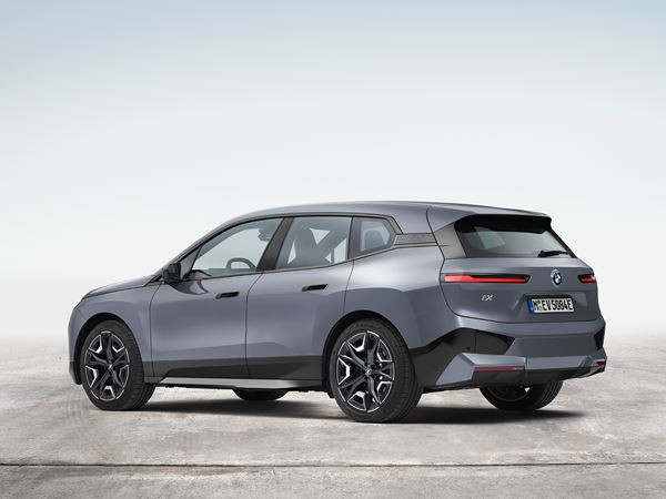 Le grand SAV BMW iX électrique est basé sur un arsenal technologique évolutif