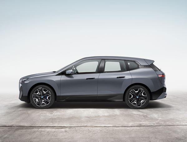 Le grand SAV BMW iX électrique est basé sur un arsenal technologique évolutif