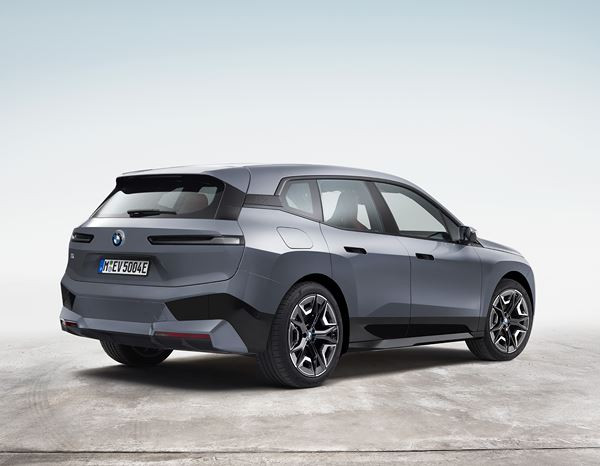 Le grand SAV BMW iX électrique est basé sur un arsenal technologique évolutif