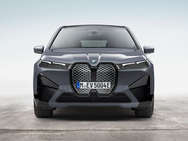 Le grand SAV BMW iX électrique est basé sur un arsenal technologique évolutif