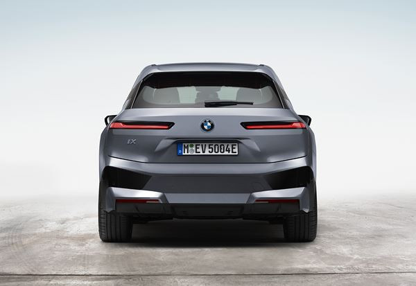 Le grand SAV BMW iX électrique est basé sur un arsenal technologique évolutif