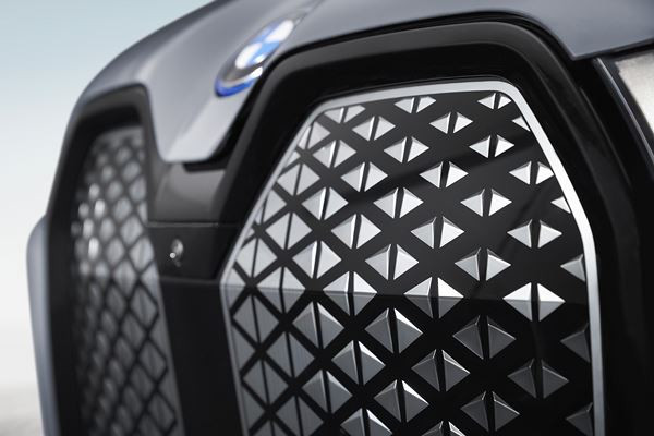 Le grand SAV BMW iX électrique est basé sur un arsenal technologique évolutif