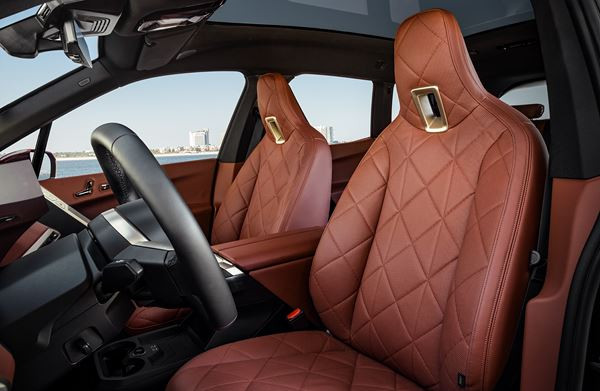 Le grand SAV BMW iX électrique est basé sur un arsenal technologique évolutif