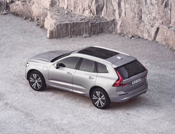 Le SUV de taille intermédiaire au design sophistiqué Volvo XC60 en approche