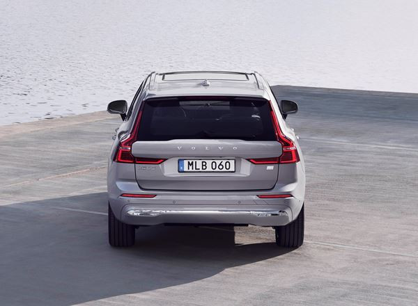 Le SUV de taille intermédiaire au design sophistiqué Volvo XC60 en approche