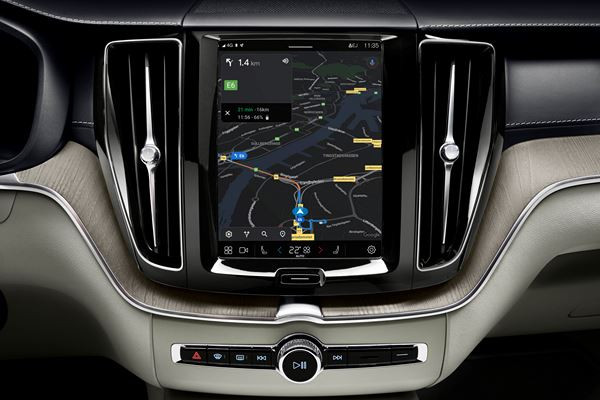 Le SUV de taille intermédiaire au design sophistiqué Volvo XC60 en approche