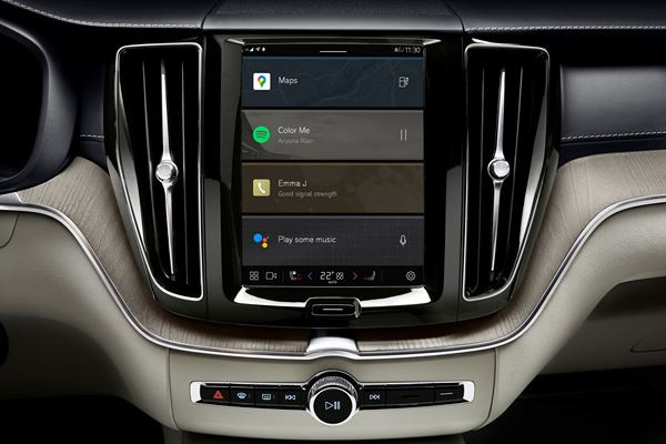 Le SUV de taille intermédiaire au design sophistiqué Volvo XC60 en approche