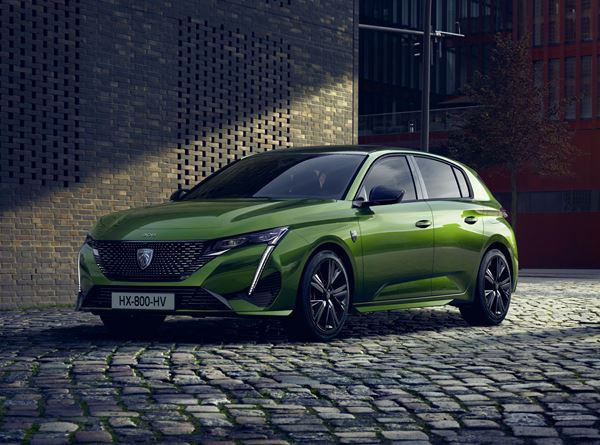 La Peugeot 308 berline change de morphologie