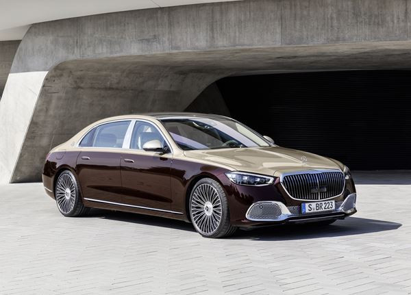 Mercedes-Maybach Classe S : une limousine de luxe exclusive adaptée au mode chauffeur