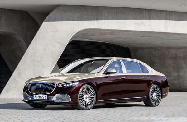 Mercedes-Maybach Classe S : une limousine de luxe exclusive adaptée au mode chauffeur