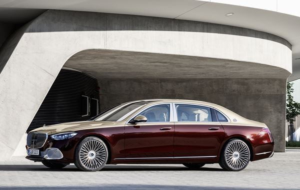 Mercedes-Maybach Classe S : une limousine de luxe exclusive adaptée au mode chauffeur