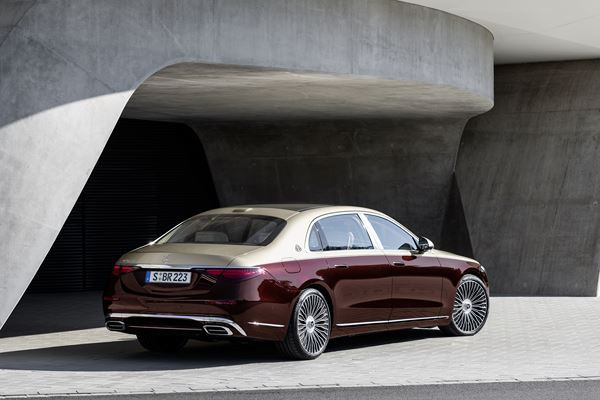 Mercedes-Maybach Classe S : une limousine de luxe exclusive adaptée au mode chauffeur