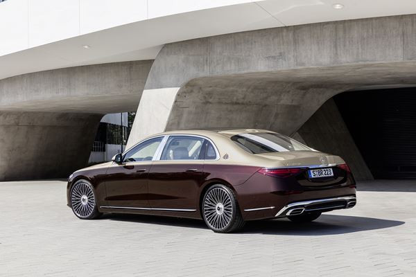 Mercedes-Maybach Classe S : une limousine de luxe exclusive adaptée au mode chauffeur