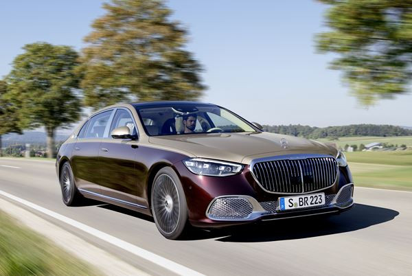 Mercedes-Maybach Classe S : une limousine de luxe exclusive adaptée au mode chauffeur