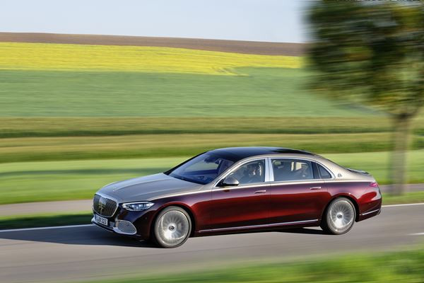 Mercedes-Maybach Classe S : une limousine de luxe exclusive adaptée au mode chauffeur