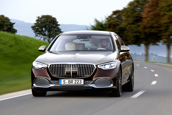 Mercedes-Maybach Classe S : une limousine de luxe exclusive adaptée au mode chauffeur