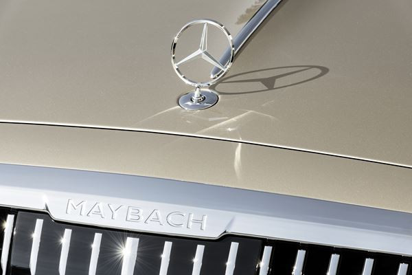 Mercedes-Maybach Classe S : une limousine de luxe exclusive adaptée au mode chauffeur