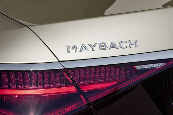 Mercedes-Maybach Classe S : une limousine de luxe exclusive adaptée au mode chauffeur