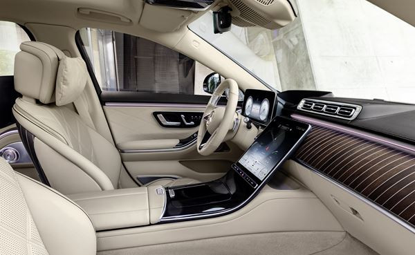 Mercedes-Maybach Classe S : une limousine de luxe exclusive adaptée au mode chauffeur