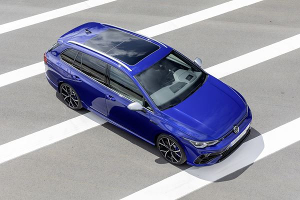 Le break Volkswagen Golf R SW 2.0 litres TSI débite une puissance de 320 ch