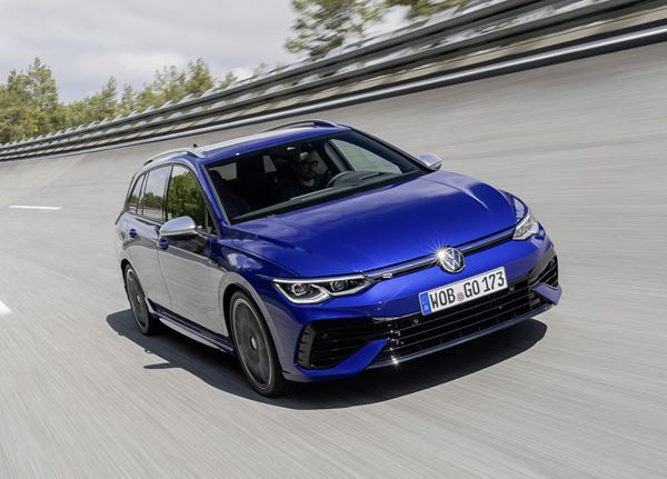 Le break Volkswagen Golf R SW 2.0 litres TSI débite une puissance de 320 ch