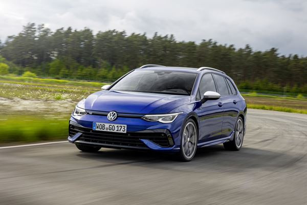Le break Volkswagen Golf R SW 2.0 litres TSI débite une puissance de 320 ch