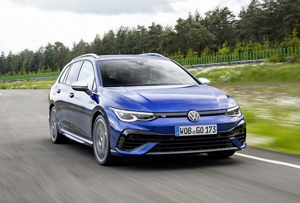 Le break Volkswagen Golf R SW 2.0 litres TSI débite une puissance de 320 ch