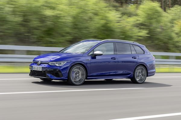 Le break Volkswagen Golf R SW 2.0 litres TSI débite une puissance de 320 ch