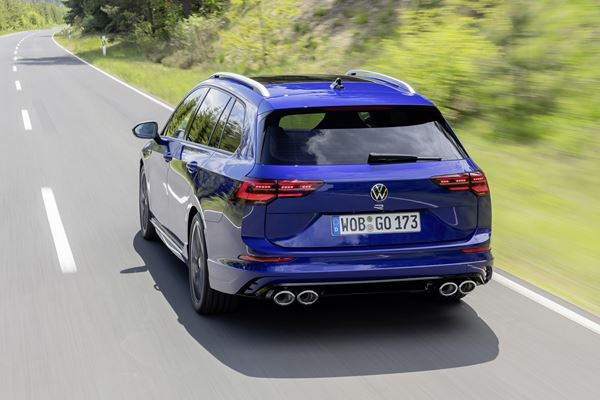 Le break Volkswagen Golf R SW 2.0 litres TSI débite une puissance de 320 ch
