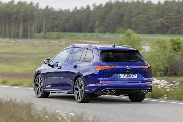 Le break Volkswagen Golf R SW 2.0 litres TSI débite une puissance de 320 ch
