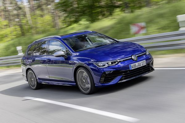 Le break Volkswagen Golf R SW 2.0 litres TSI débite une puissance de 320 ch