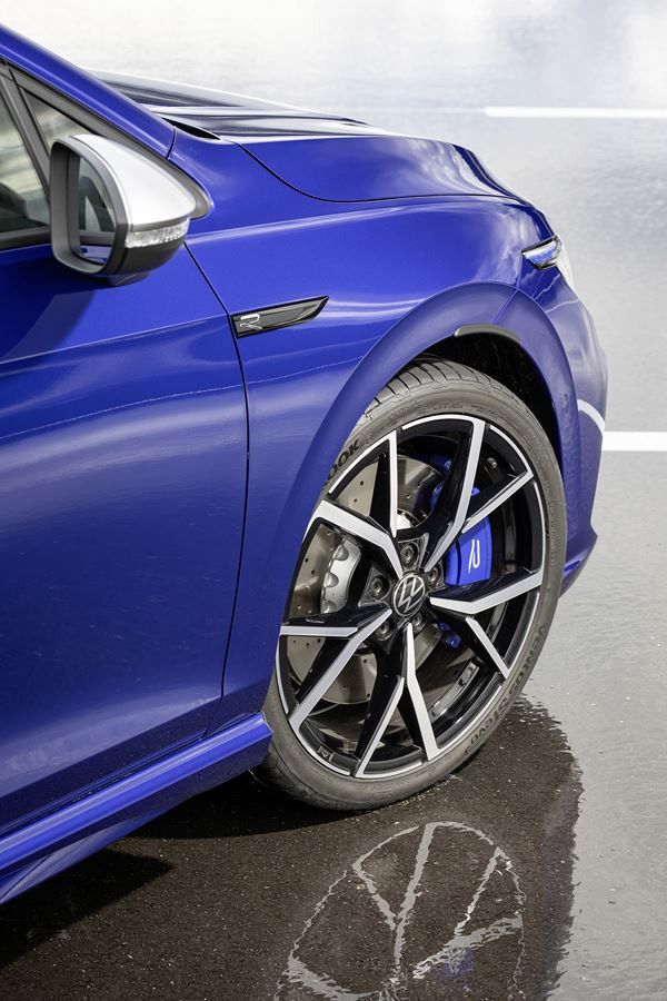 Le break Volkswagen Golf R SW 2.0 litres TSI débite une puissance de 320 ch