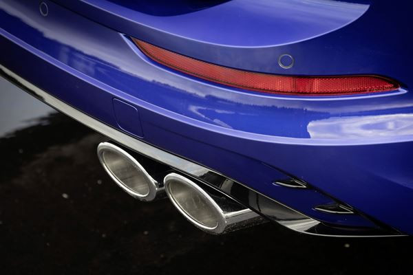 Le break Volkswagen Golf R SW 2.0 litres TSI débite une puissance de 320 ch