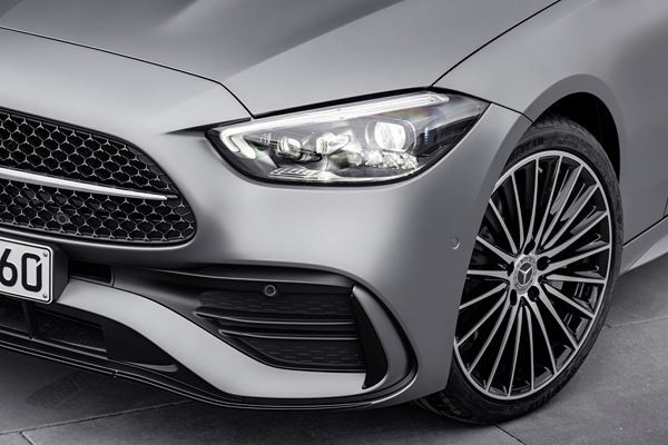 La Mercedes-Benz Classe C embarque les équipements high-tech de la Classe S