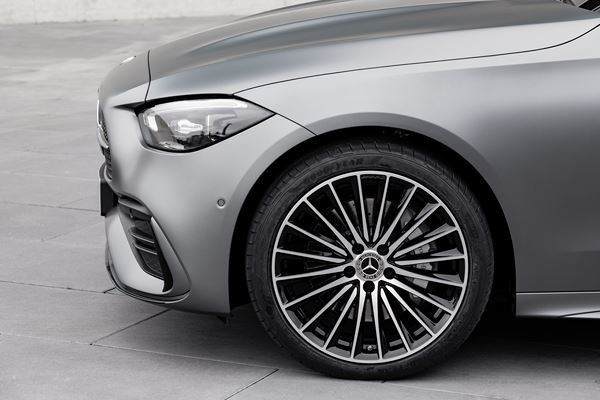 La Mercedes-Benz Classe C embarque les équipements high-tech de la Classe S