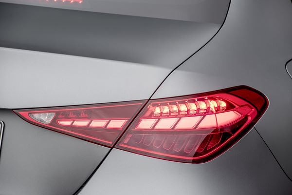 La Mercedes-Benz Classe C embarque les équipements high-tech de la Classe S