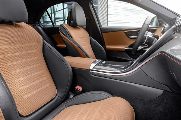 La Mercedes-Benz Classe C embarque les équipements high-tech de la Classe S