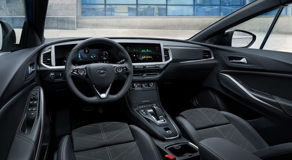 Le SUV compact Opel Grandland arbore le visage de la marque Opel Vizor