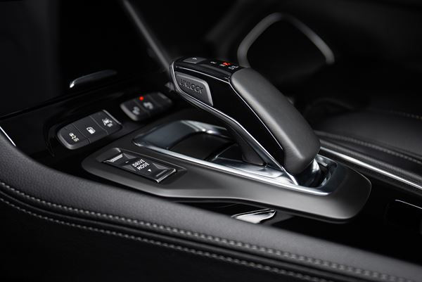Le SUV compact Opel Grandland arbore le visage de la marque Opel Vizor