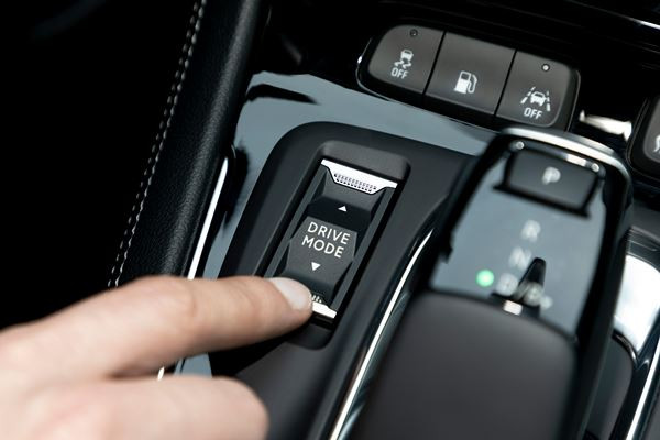 Le SUV compact Opel Grandland arbore le visage de la marque Opel Vizor