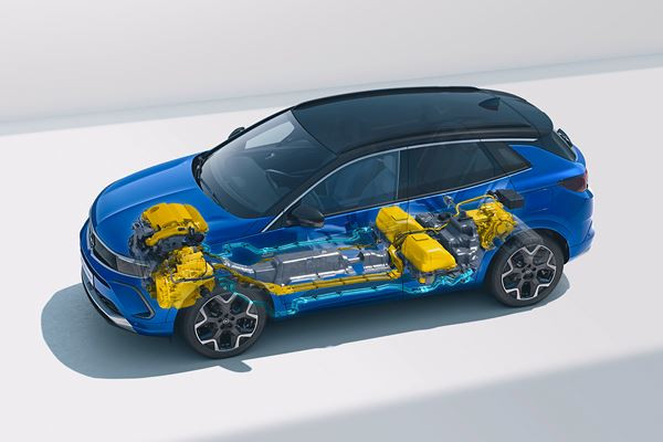 Le SUV compact Opel Grandland arbore le visage de la marque Opel Vizor