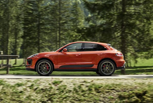 Le Porsche Macan affiche des lignes sportives plus affûtées