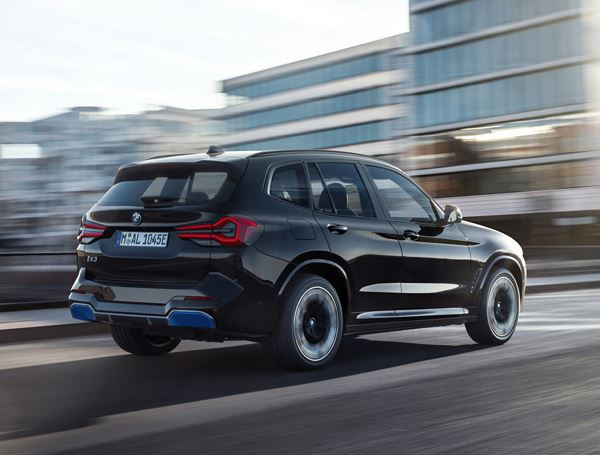 La BMW iX3 électrique s'offre un léger rafraichissement